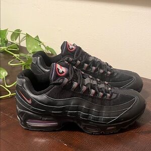 Nike Black and Red Men's Air Max 95 Sneakers